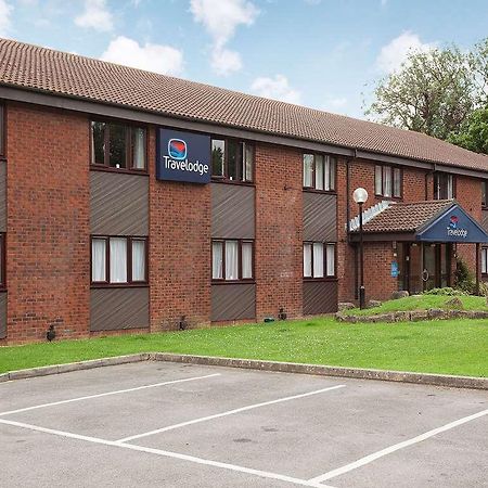 Travelodge Basingstoke Exterior photo